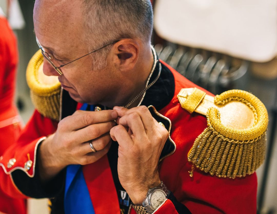 Préparation avec des costumes traditionnels qui évoquent l’histoire