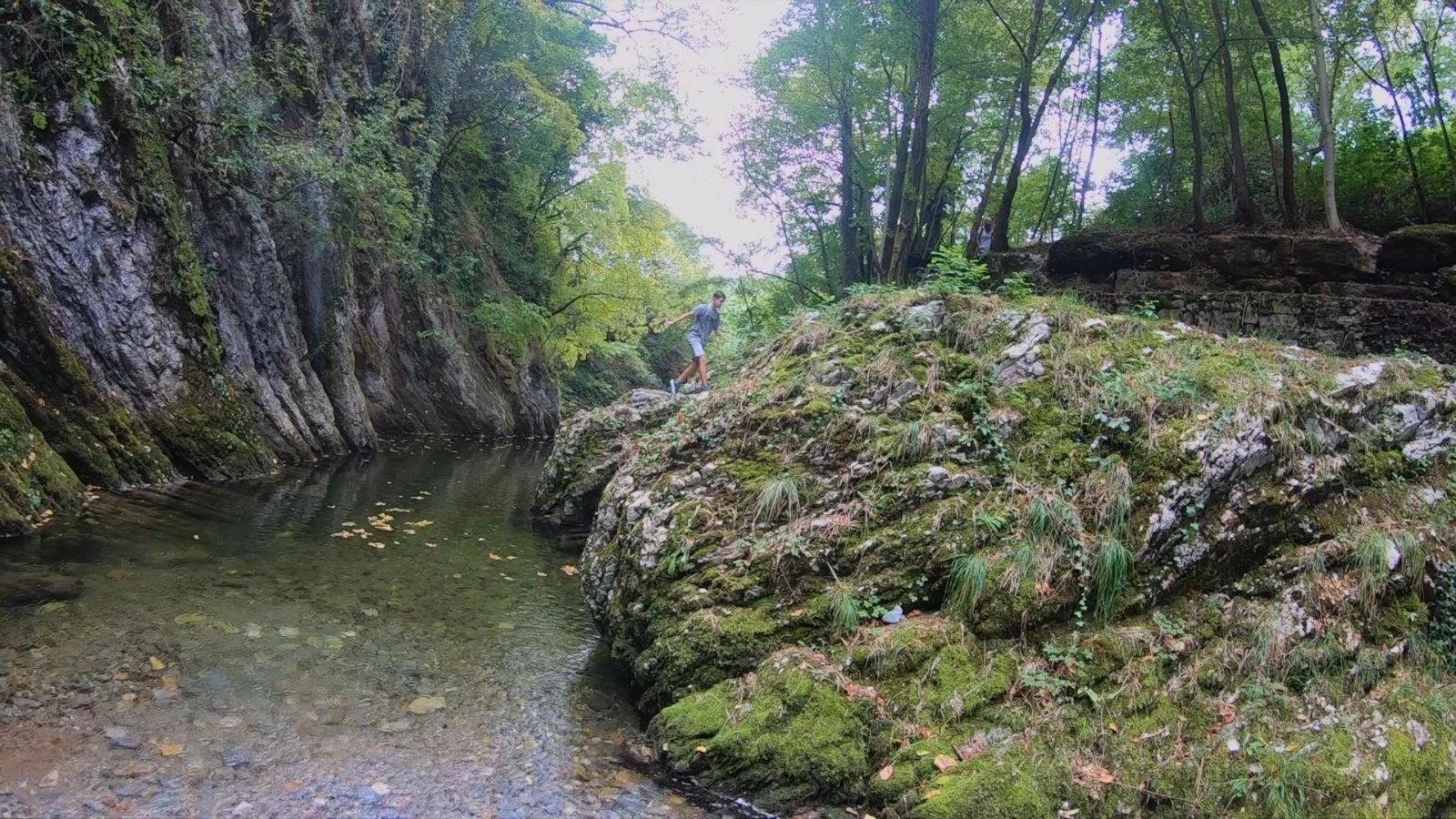 Gorges de la Breggia, les stratifications rocheuses.