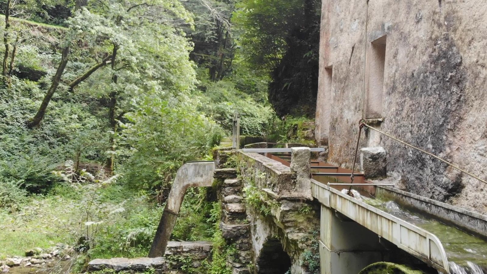 L'eau devient force motrice.