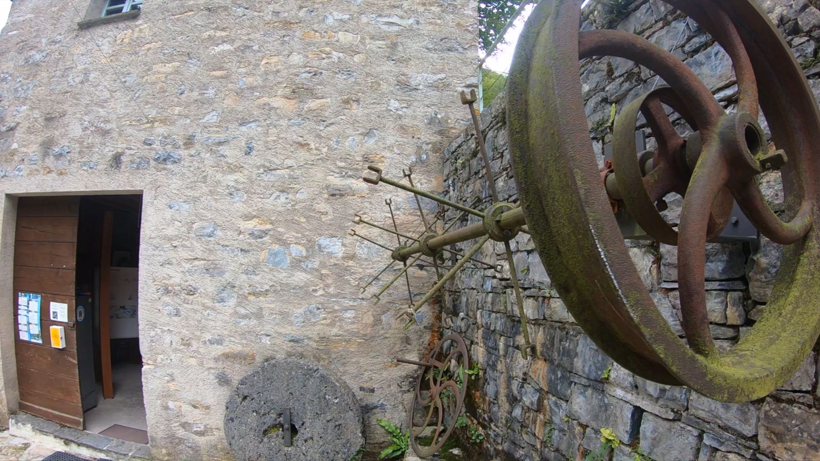 Une partie du tamis du moulin de Bruzella.