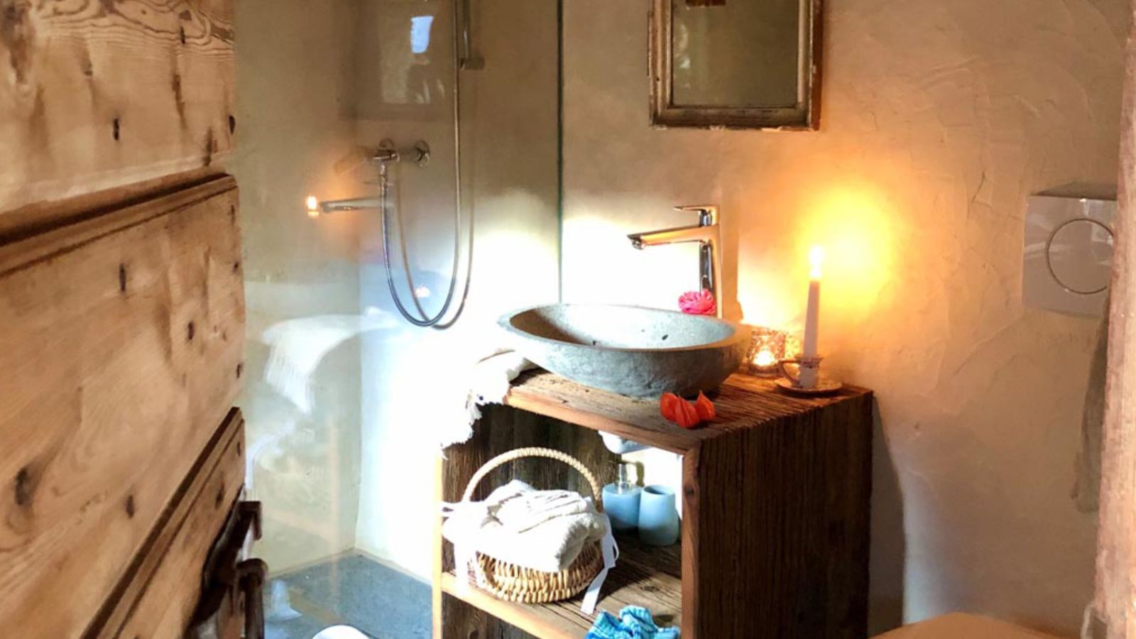 Bagno rustico ed essenziale alla Cà Vegia di Cerentino – Val Rovana 