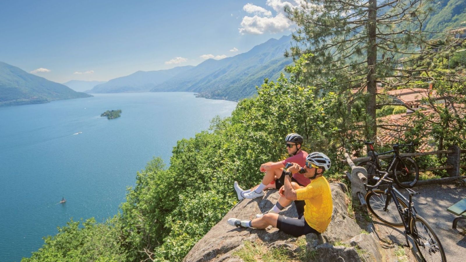 Panoramapause mit Blick auf die Brissago-Inseln und den Lago Maggiore