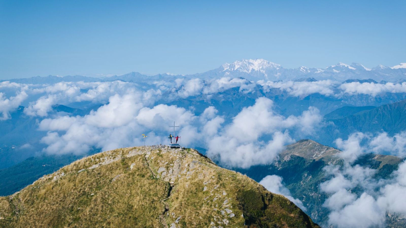 Cima del Monte Tamaro: escursione con vista sul Monte Rosa