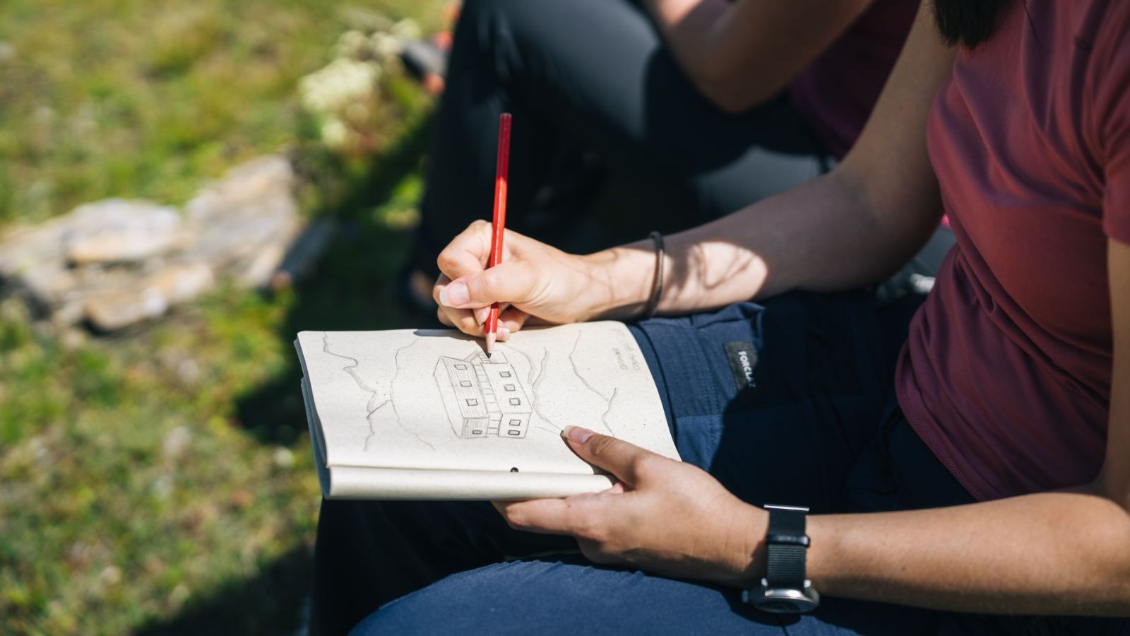 Dessiner en altitude – quand la montagne devient source d’inspiration