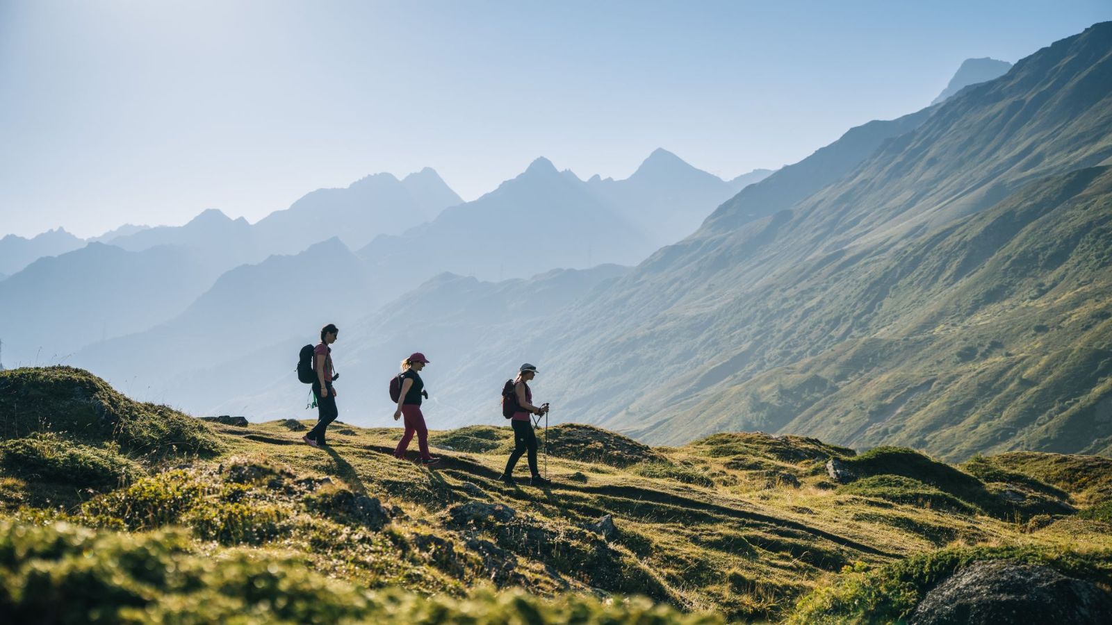 Randonnée dans la vallée de Bedretto – lumière et paysages alpins