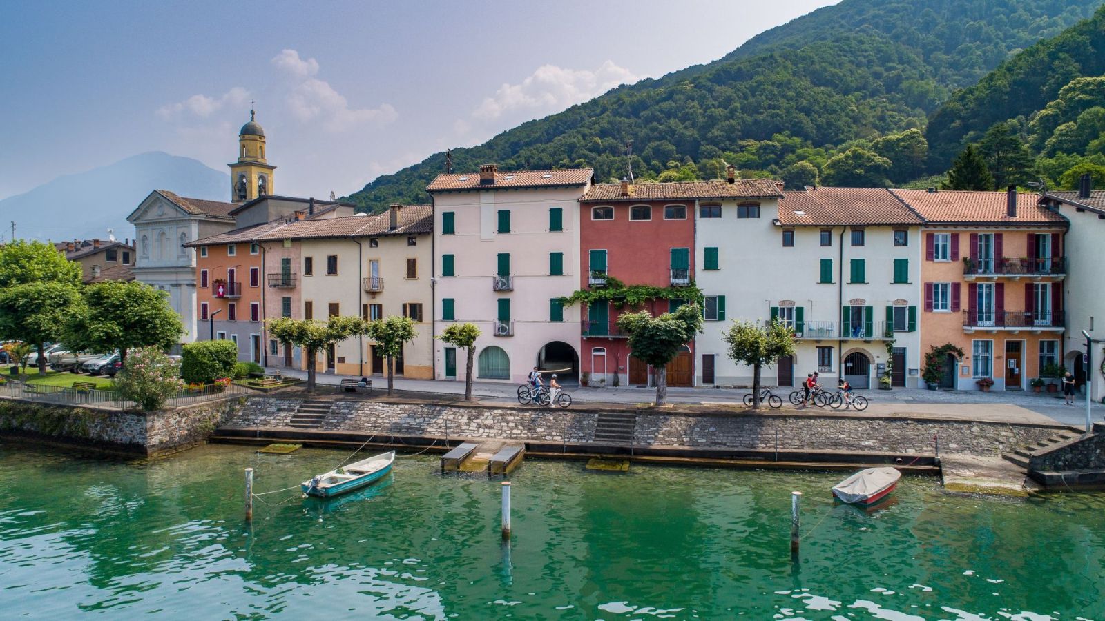 Brusino Arsizio am Luganersee und am Fuss des Monte San Giorgio
