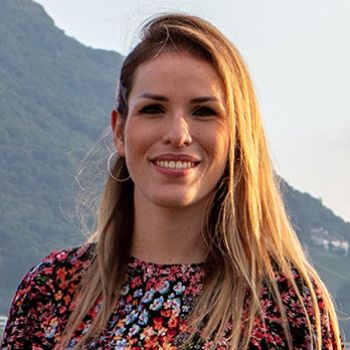 Nana,  Mutter und Naturliebhaberin.